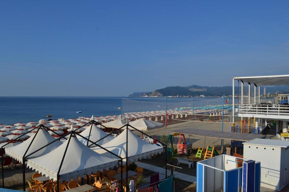 Savona Magnifico Sole Mare 150 M Wifi Climatcontrol Διαμέρισμα Εξωτερικό φωτογραφία