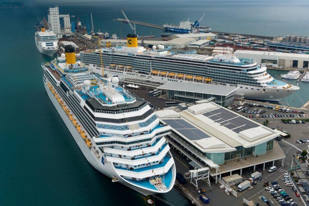 Savona Magnifico Sole Mare 150 M Wifi Climatcontrol Διαμέρισμα Εξωτερικό φωτογραφία